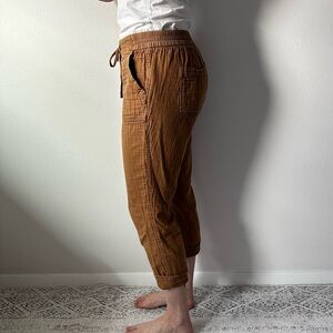Old Navy Brown Capri Pants. Model is 5’8” size 6.